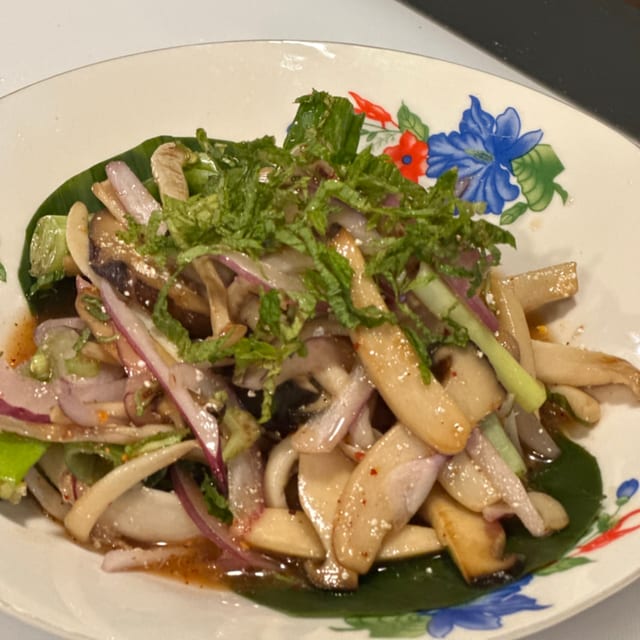Larb Hed.